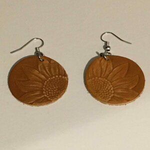 🌻 Embossed Sunflower Faux Leather Earrings – Rustic Boho Charm 🌻